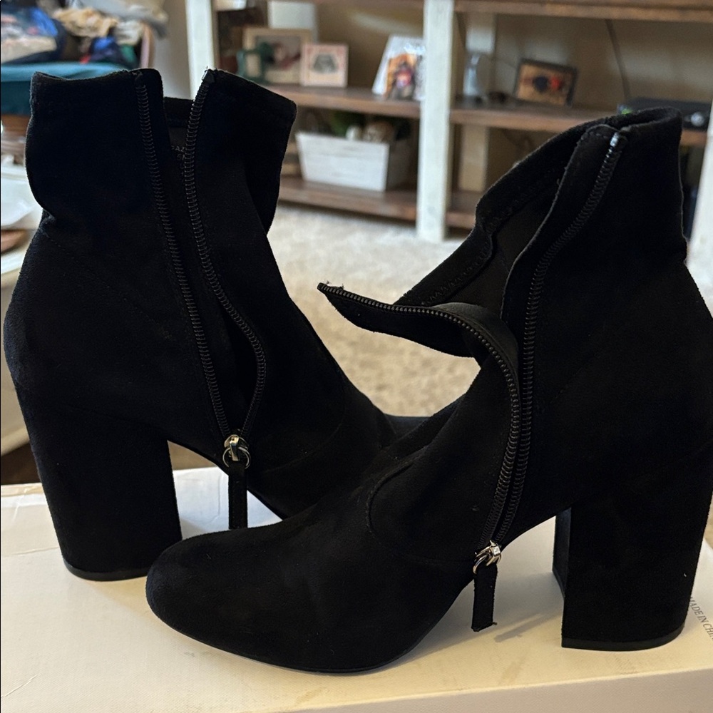 Steve Madden Black Suede Heeled Boots, good condition!